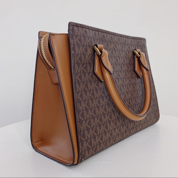 Michael Kors Hope Medium Messenger Bag - Picture 7 of 14